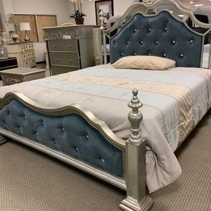 bedroom set without mattress new king good price